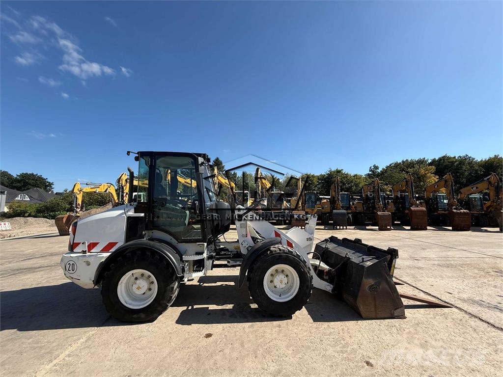 CAT 908 M Kolesni nakladalci