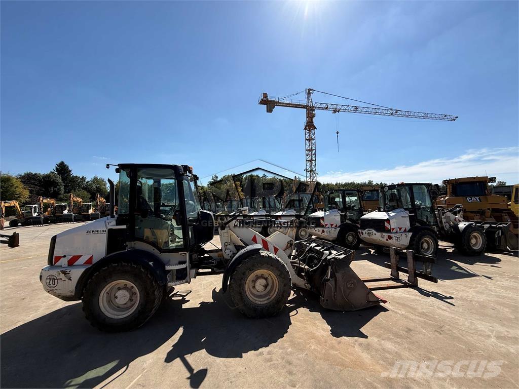 CAT 908 M Kolesni nakladalci