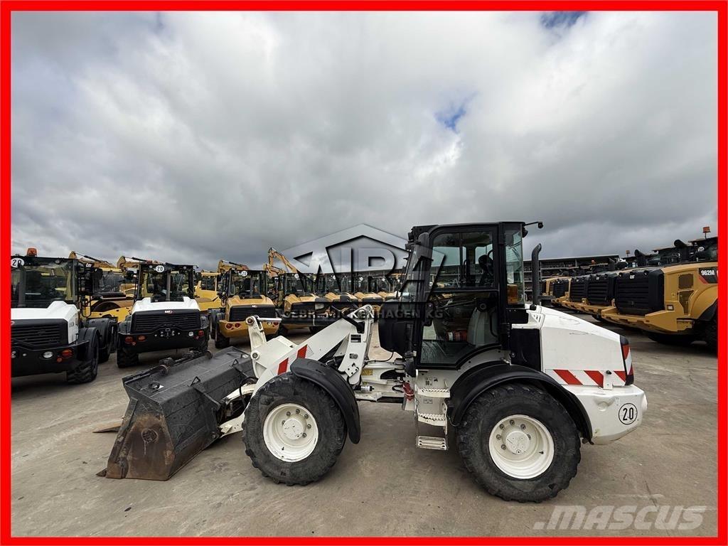 CAT 908M Kolesni nakladalci