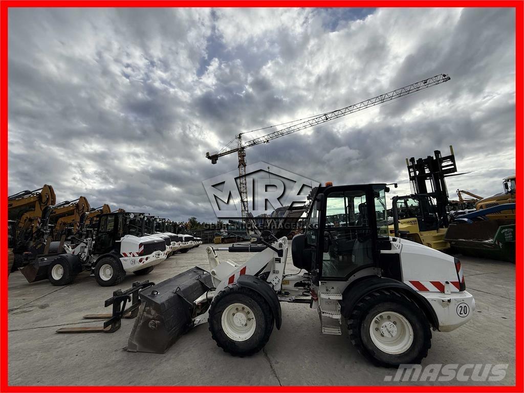 CAT 908M Kolesni nakladalci