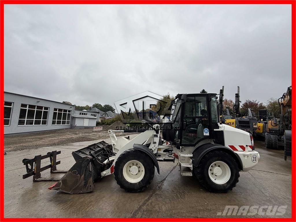 CAT 908M Kolesni nakladalci