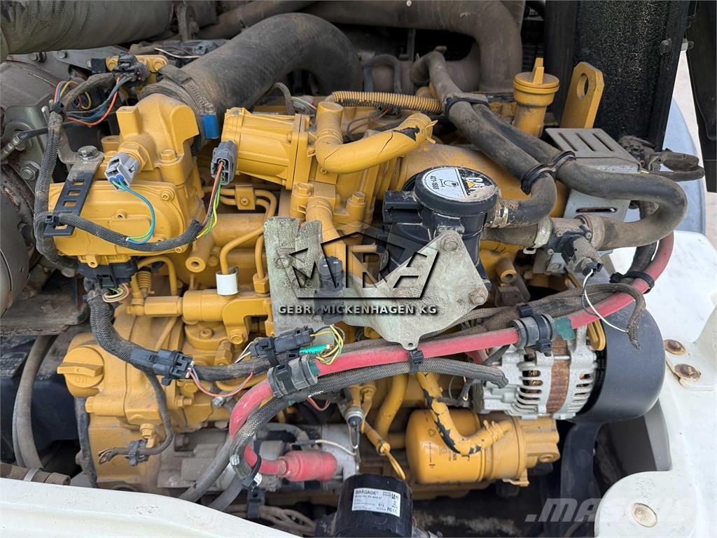 CAT 908M Kolesni nakladalci