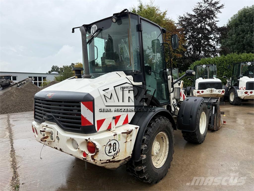 CAT 908M Kolesni nakladalci