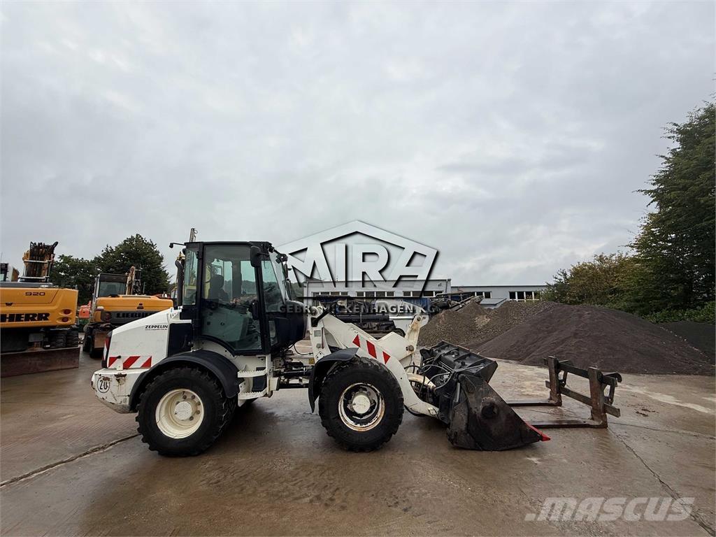 CAT 908M Kolesni nakladalci