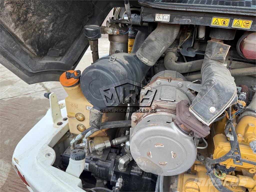 CAT 908M Kolesni nakladalci