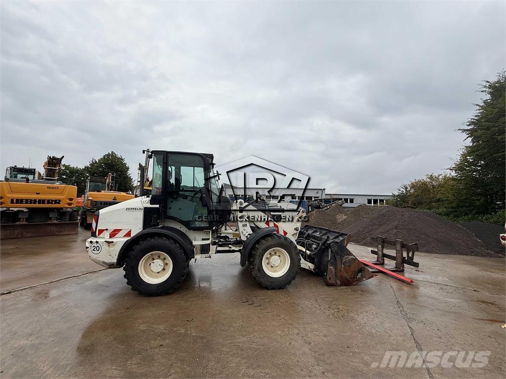 CAT 908M Kolesni nakladalci