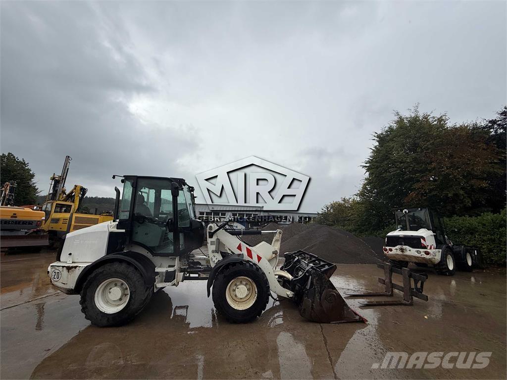 CAT 908M Kolesni nakladalci