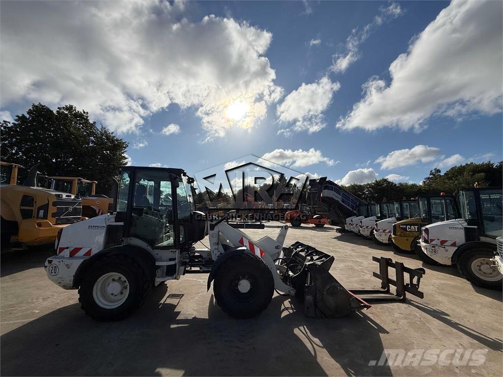 CAT 908M Kolesni nakladalci