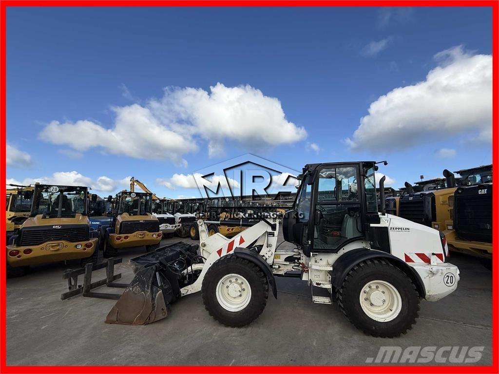 CAT 908M Kolesni nakladalci