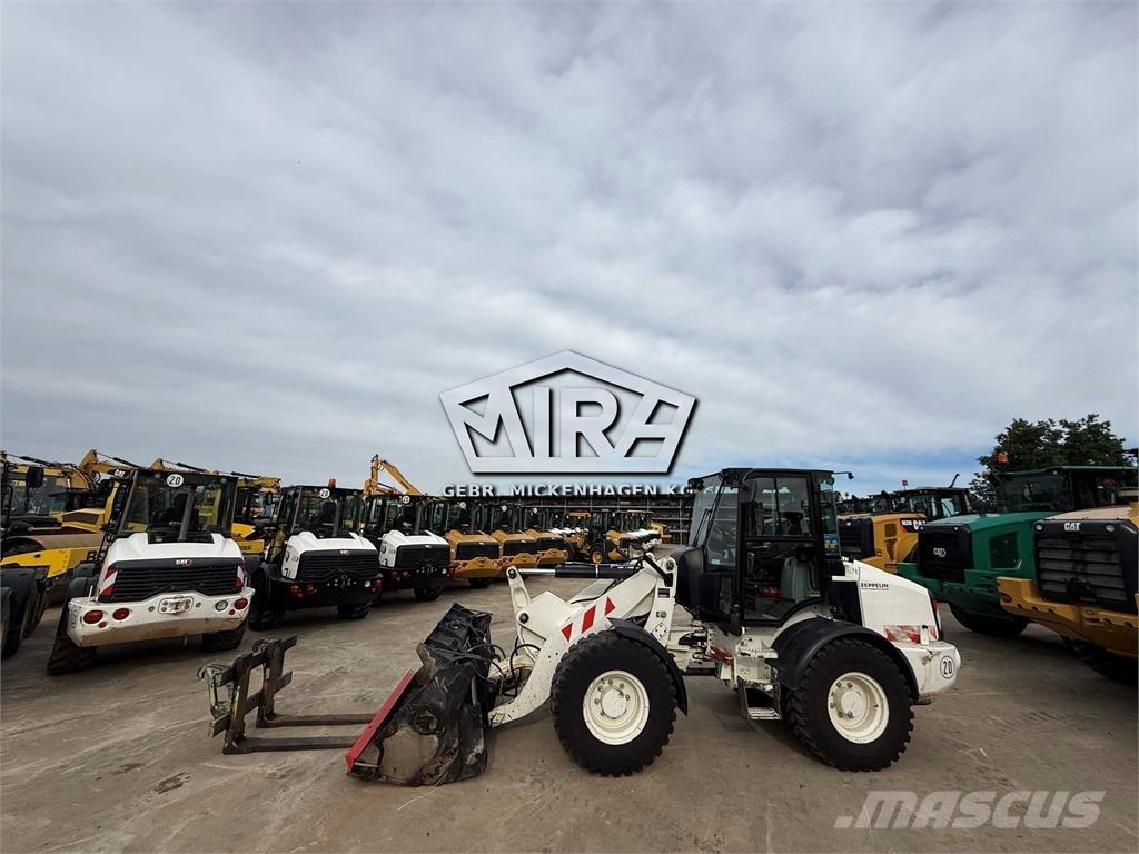 CAT 908M Kolesni nakladalci