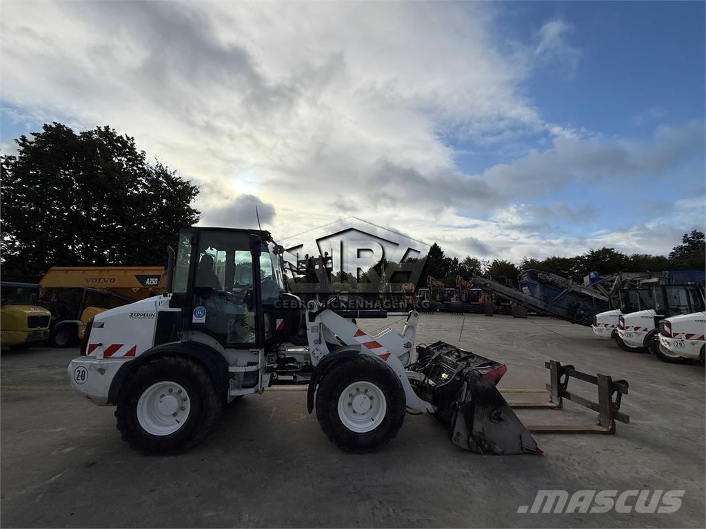 CAT 908M Kolesni nakladalci