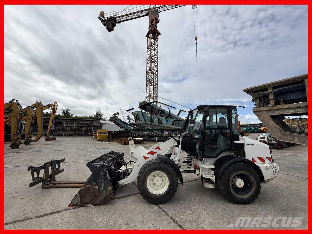 CAT 908M Kolesni nakladalci