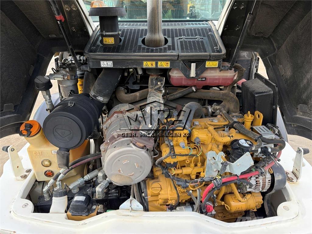 CAT 908M Kolesni nakladalci