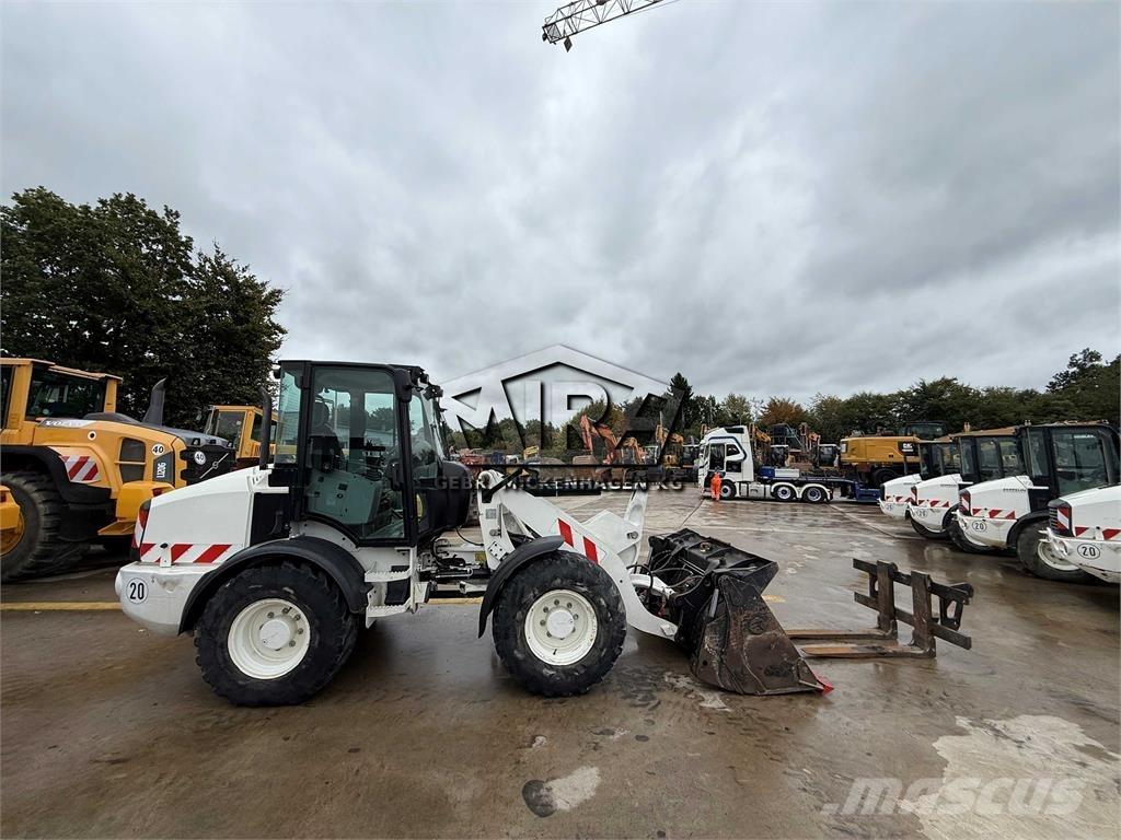 CAT 908M Kolesni nakladalci