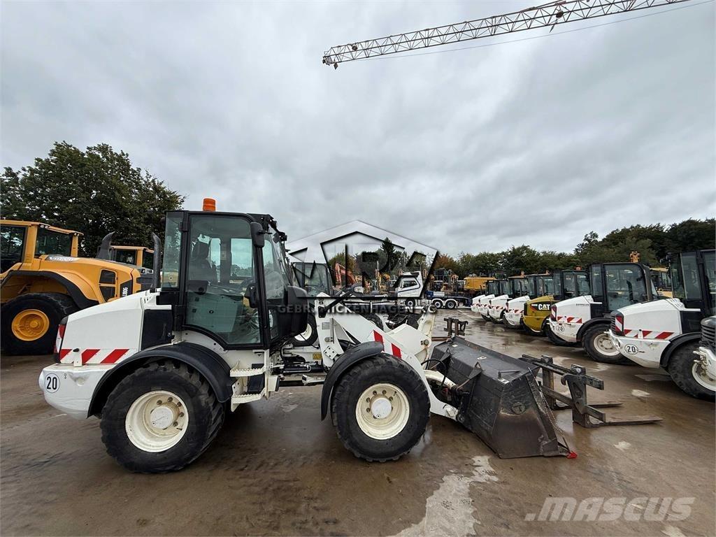 CAT 908M Kolesni nakladalci