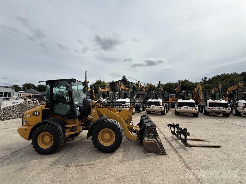 CAT 908M Kolesni nakladalci