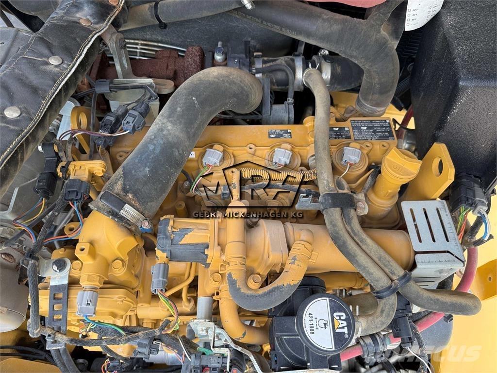 CAT 908M Kolesni nakladalci