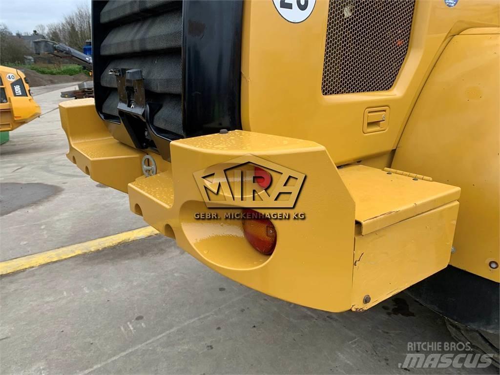 CAT 930M Kolesni nakladalci