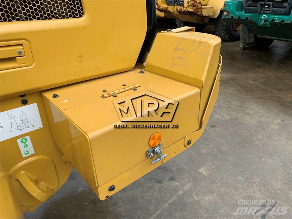 CAT 930M Kolesni nakladalci