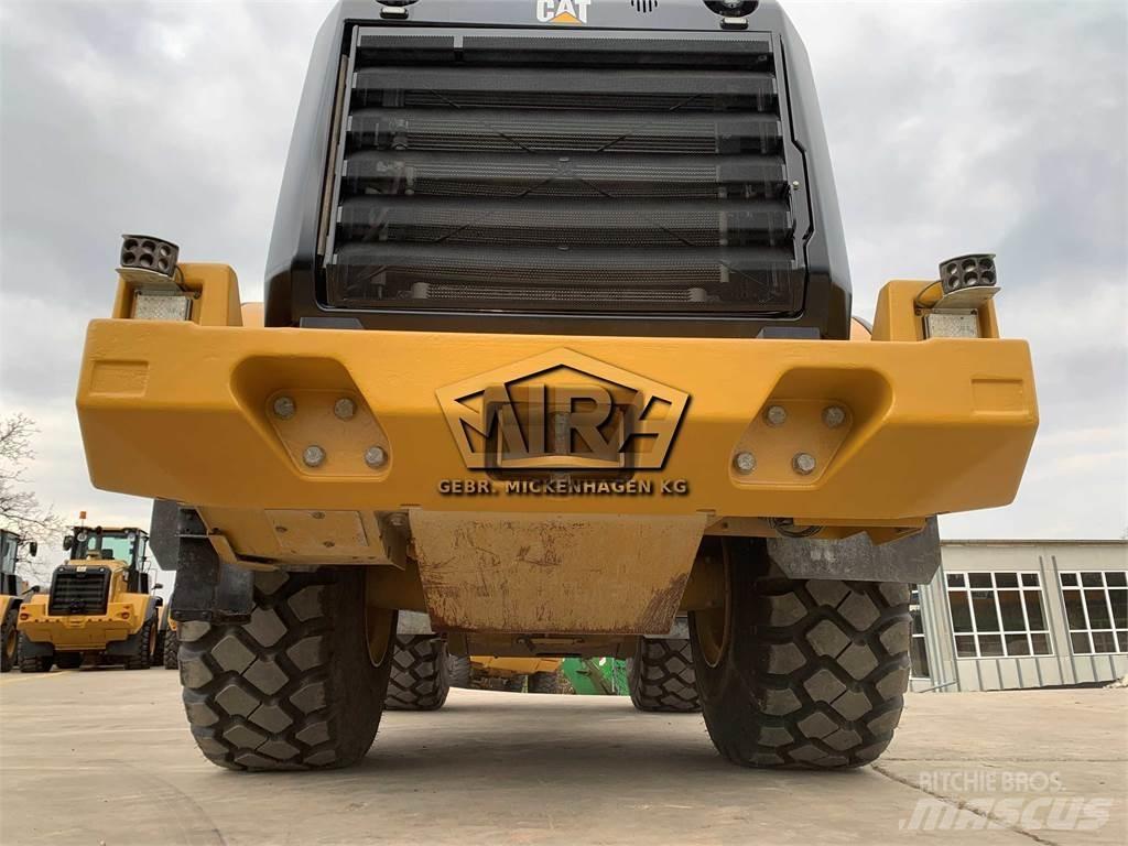 CAT 966M Kolesni nakladalci