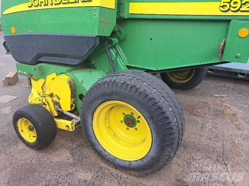 John Deere 592 Balirke (okrogle bale)