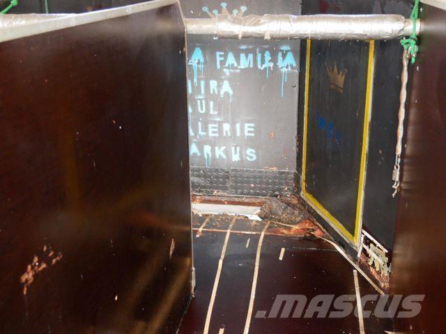  2 Pferde Prikolice za prevoz živine