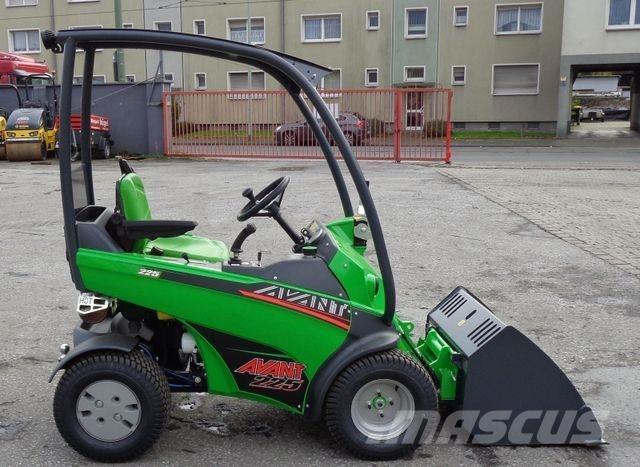 Avant Tecno 225 Kolesni nakladalci