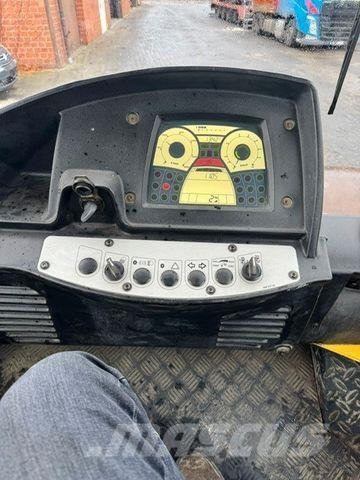 Bomag BW213DH-4 Drugi valjarji