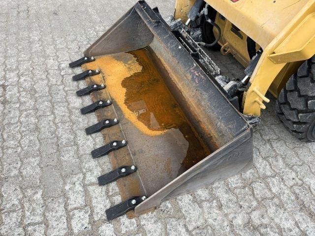 CAT 242D3 Gradbeništvo - drugo