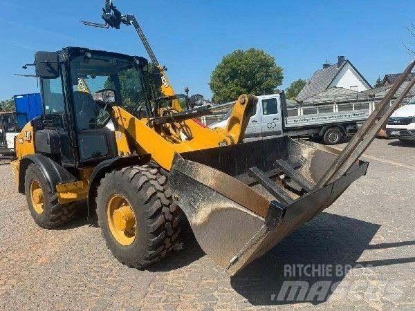 CAT 906 Kolesni nakladalci