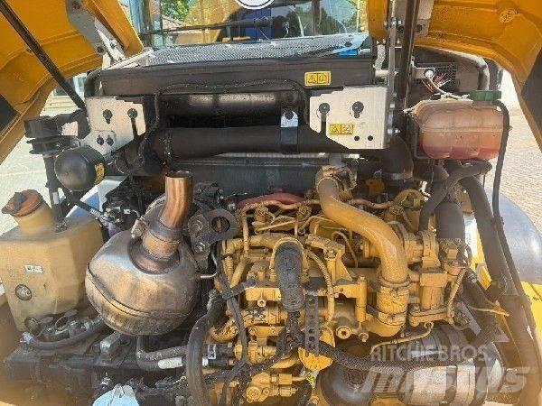 CAT 906 Kolesni nakladalci