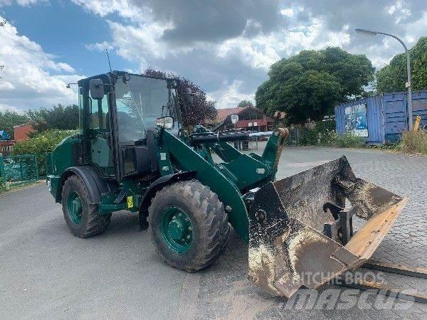 CAT 906 M Kolesni nakladalci