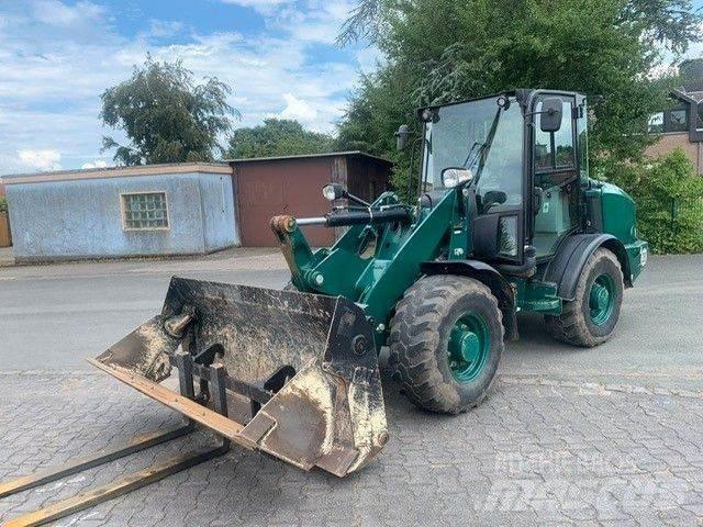 CAT 906 M Kolesni nakladalci