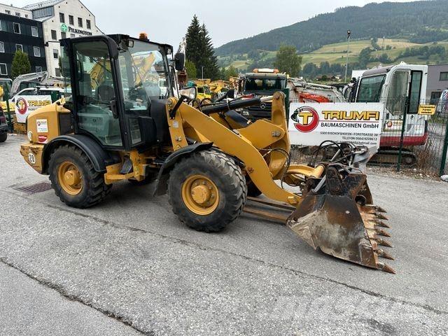 CAT 906H Bagri na kolesih
