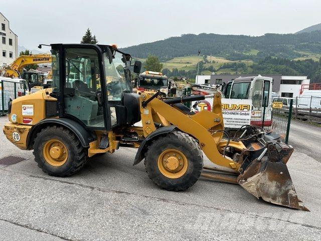 CAT 906H Bagri na kolesih