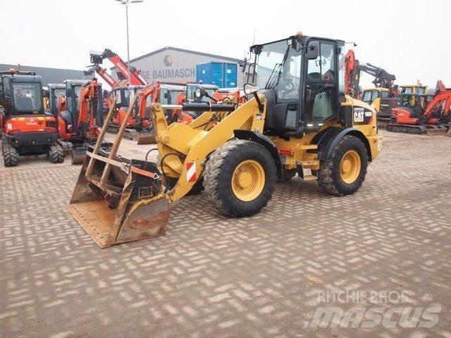 CAT 908M / 35 km/h Kolesni nakladalci