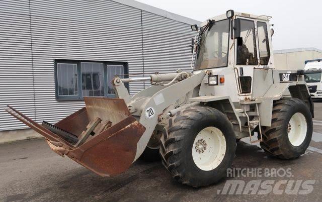 CAT 910 E Kolesni nakladalci