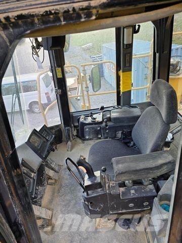 CAT 988 H Kolesni nakladalci