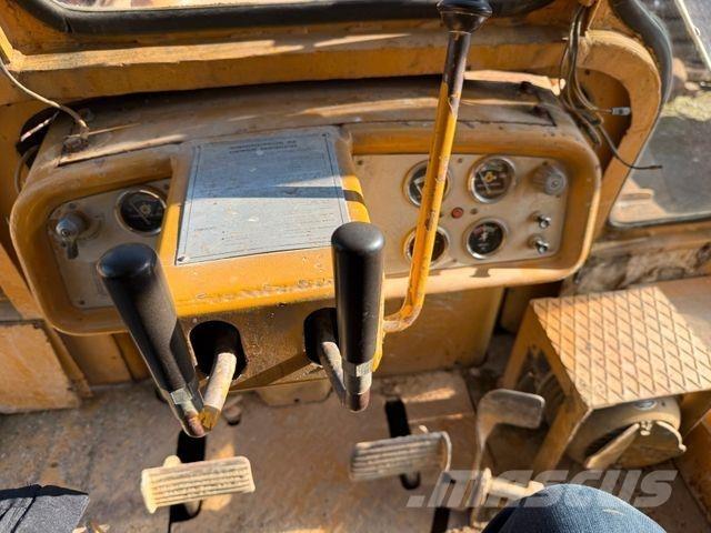 CAT D6C Buldožerji goseničarji