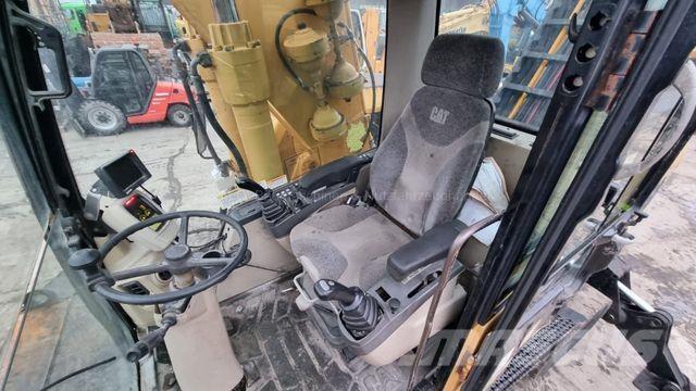 CAT M 318 C / 35 Bagri na kolesih