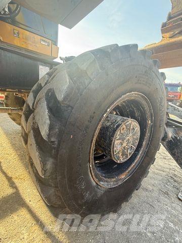 CAT M320 F Bagri na kolesih