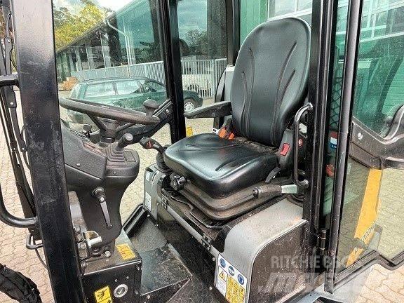 GiANT G2200 HD Čelni nakladalci in kopači