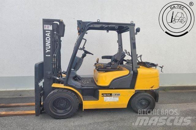 Hyundai 30L-7A Plinski viličarji