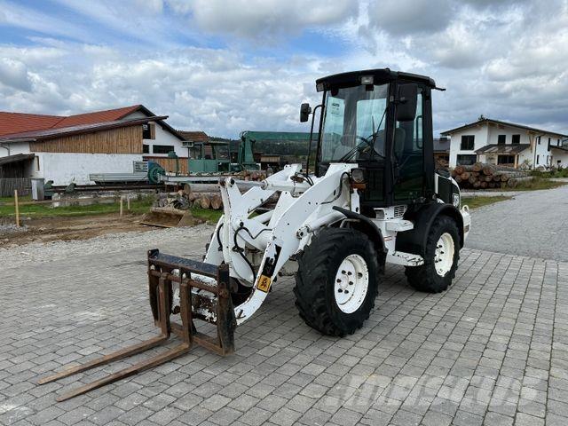 JCB 407 Kolesni nakladalci