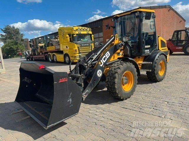 JCB 409 Kolesni nakladalci
