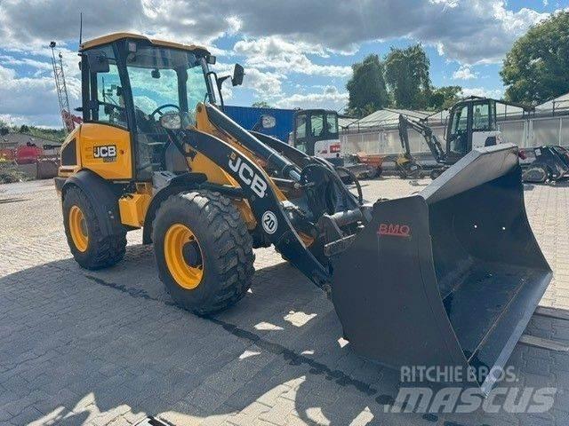 JCB 409 Kolesni nakladalci