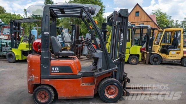 Nissan 18 Plinski viličarji