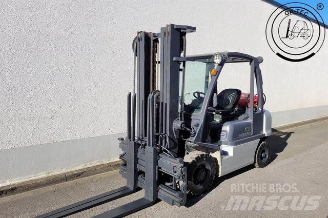 Nissan U1D2A25LQ Plinski viličarji