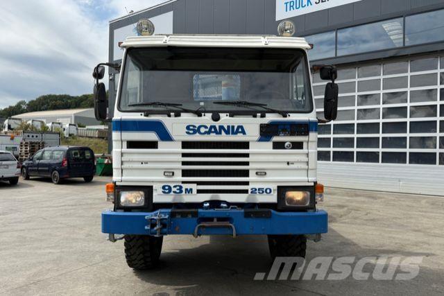 Scania 93M 250 4x4 Tovornjaki s kesonom/platojem