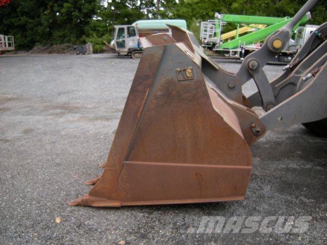Volvo L 120 E Kolesni nakladalci